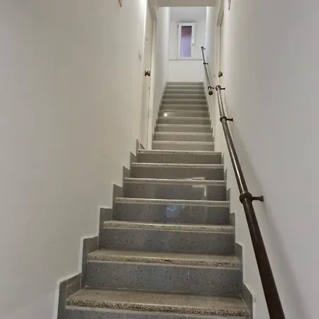 Al Castello - Aeroporto Delle Marche - Ancona Апартаменты *