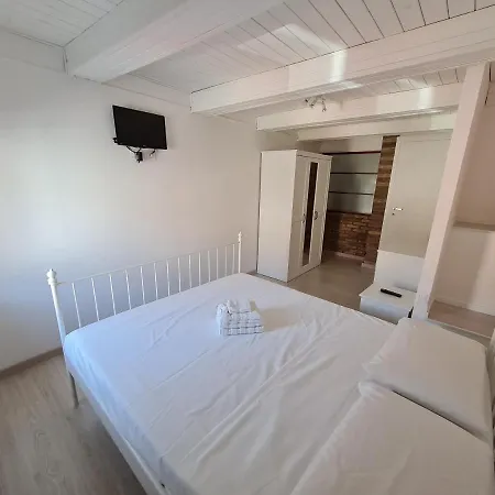 Al Castello - Aeroporto Delle Marche - Ancona Daire Falconara Marittima