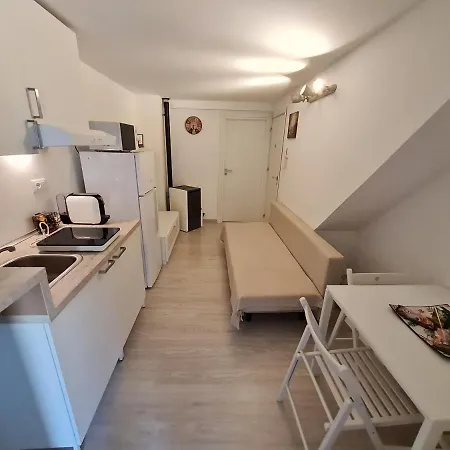 Al Castello - Aeroporto Delle Marche - Ancona Lägenhet *